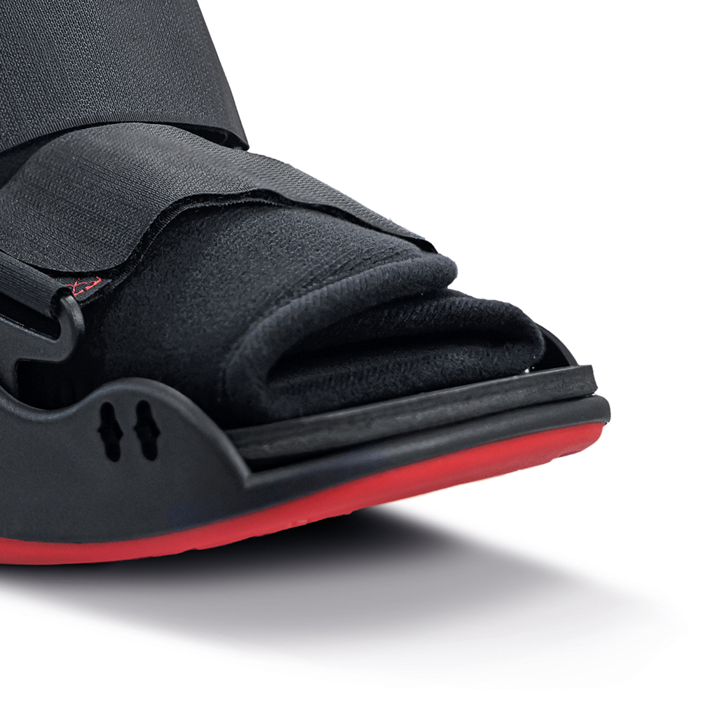 Foot braces - Donjoy Maxtrax Xcel Rom Air Pneumatic Articulated Boot Foot Brace Low