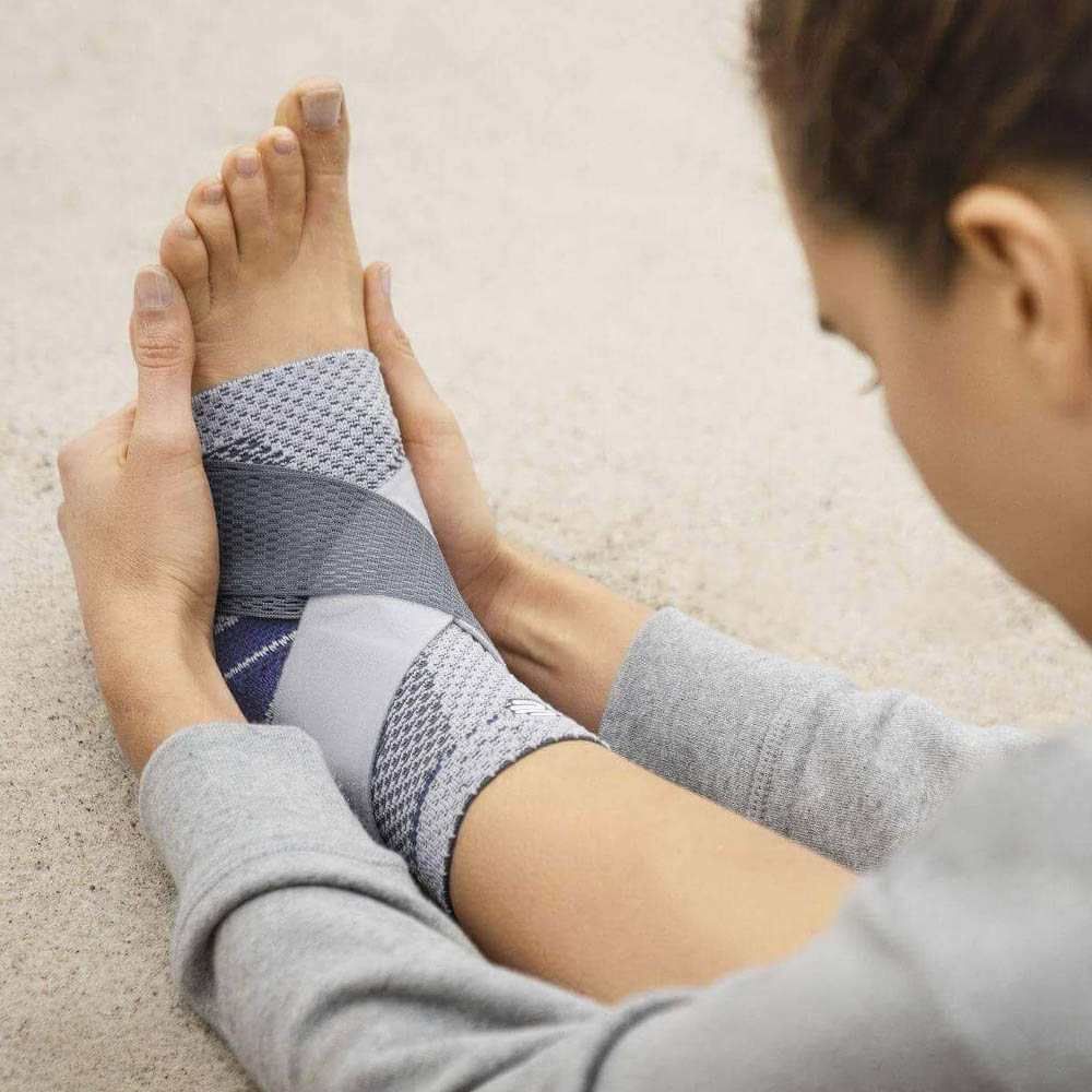 Ankle braces - Bauerfeind Malleotrain S Right Black Stabilizing Compression Ankle Brace