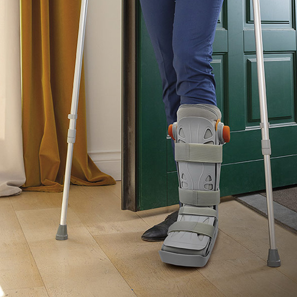 Foot braces - Ro+Ten Aistep Tight Walker Rigid Boot Brace With Inflatable Padding Low
